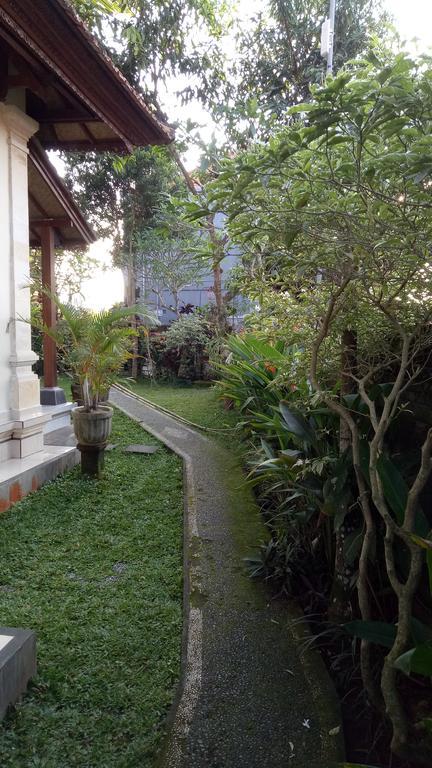 Pondok Loris Guest House Ubud  Exterior photo